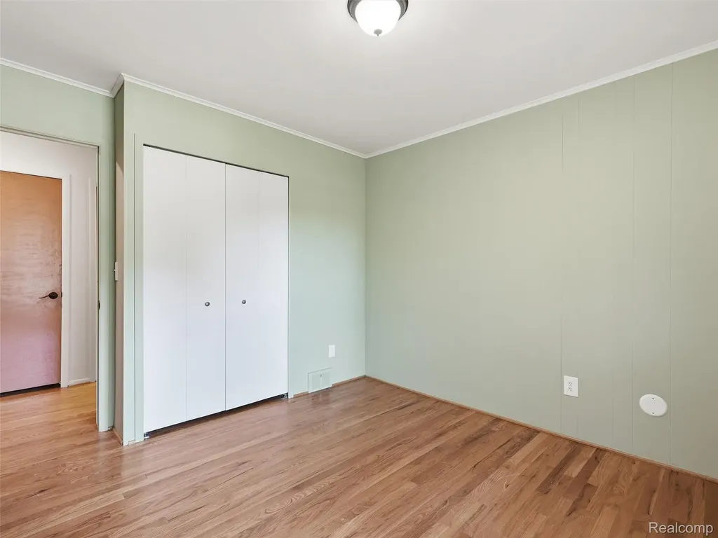 31526 Sunset Drive Beverly Hills Village MI 48025