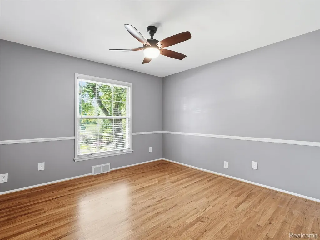 31526 Sunset Drive Beverly Hills Village MI 48025