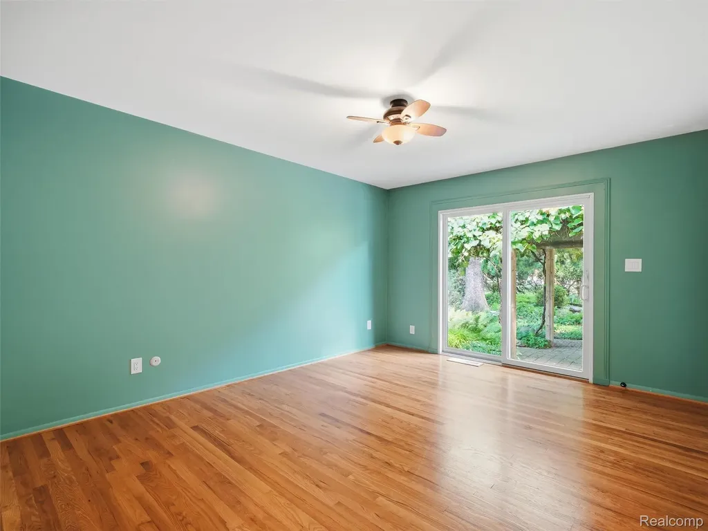 31526 Sunset Drive Beverly Hills Village MI 48025