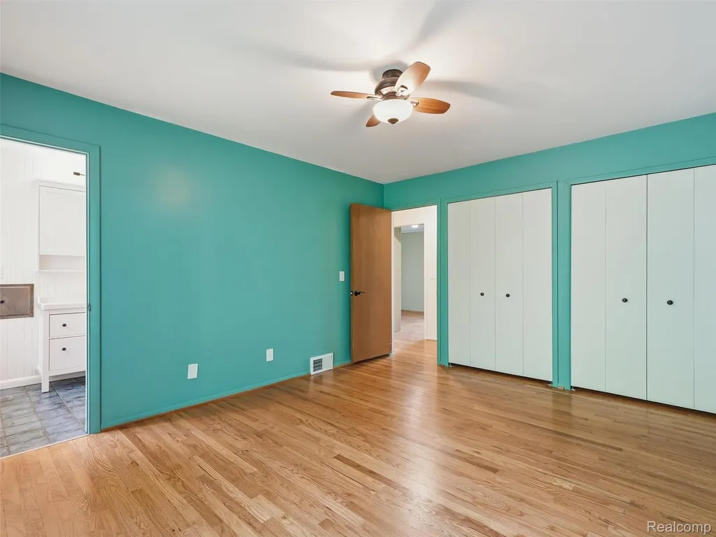 31526 Sunset Drive Beverly Hills Village MI 48025