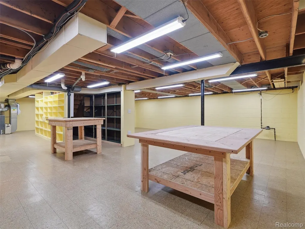 31526 Sunset Drive Beverly Hills Village MI 48025