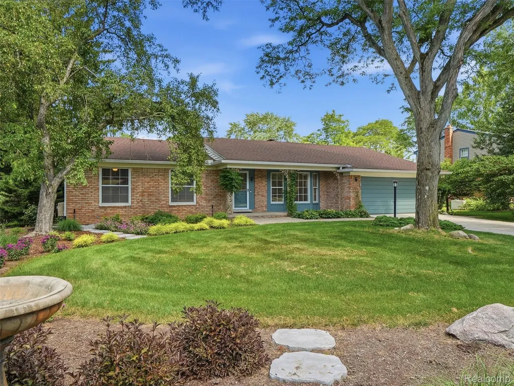 31526 Sunset Drive Beverly Hills Village MI 48025