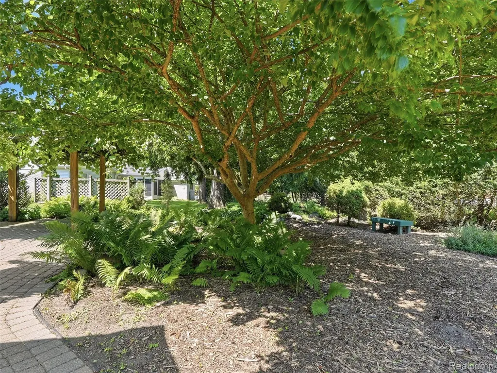 31526 Sunset Drive Beverly Hills Village MI 48025