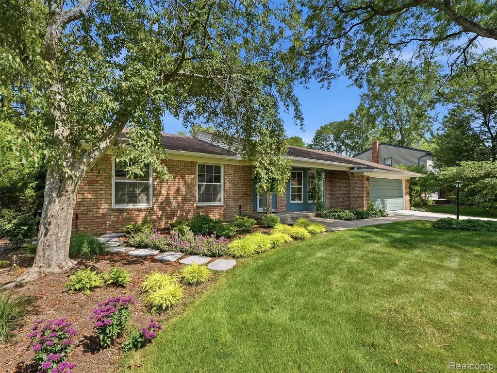 31526 Sunset Drive Beverly Hills Village MI 48025