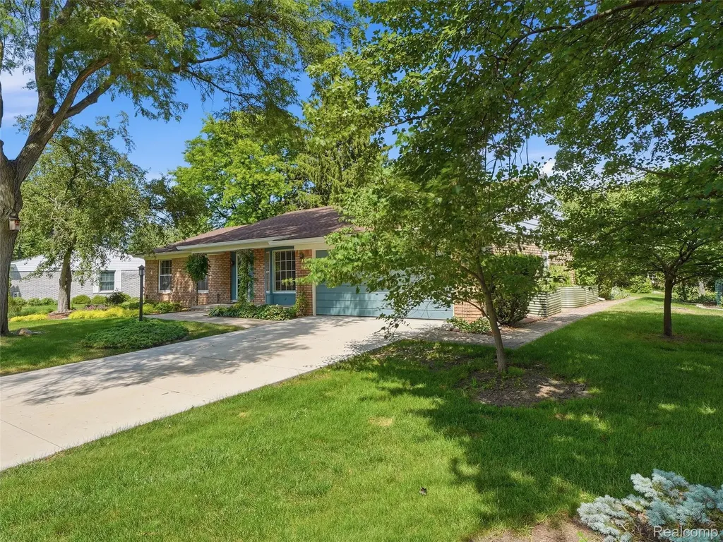 31526 Sunset Drive Beverly Hills Village MI 48025