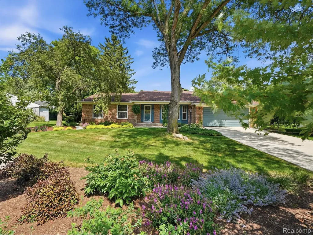 31526 Sunset Drive Beverly Hills Village MI 48025