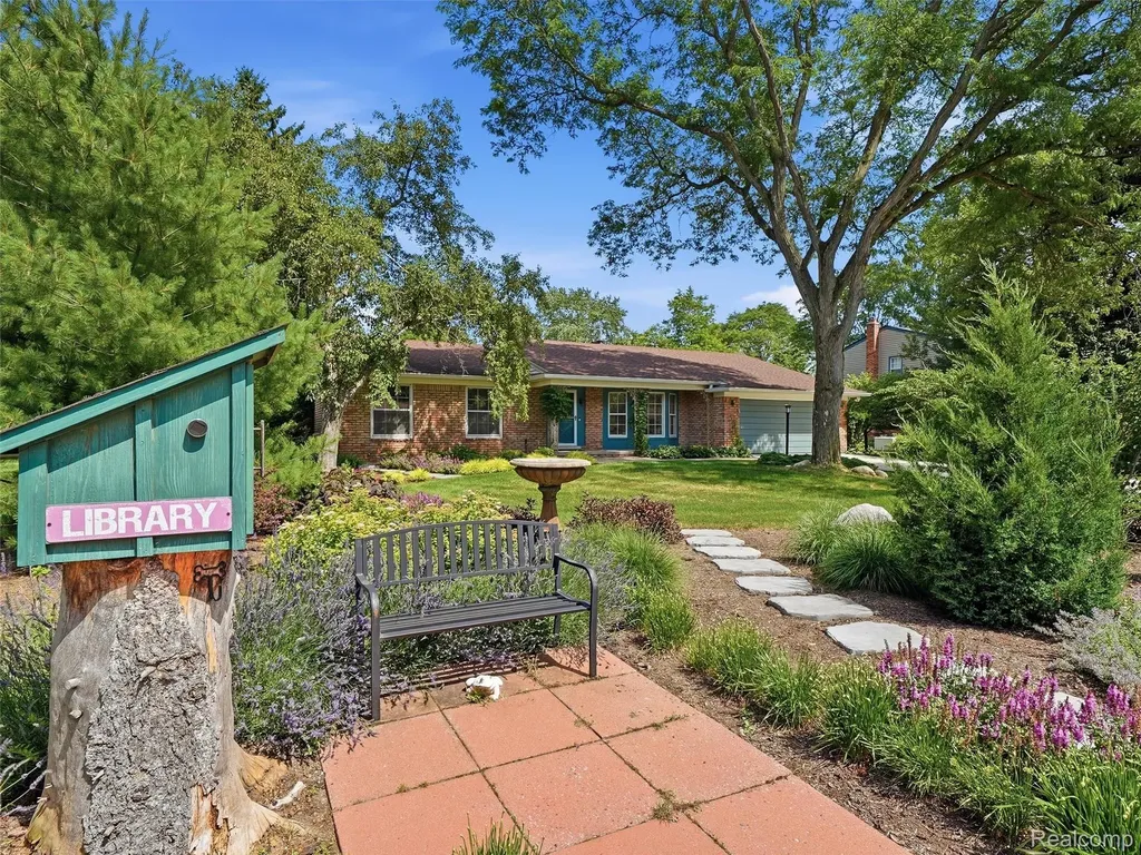 31526 Sunset Drive Beverly Hills Village MI 48025