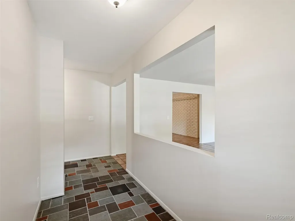 31526 Sunset Drive Beverly Hills Village MI 48025