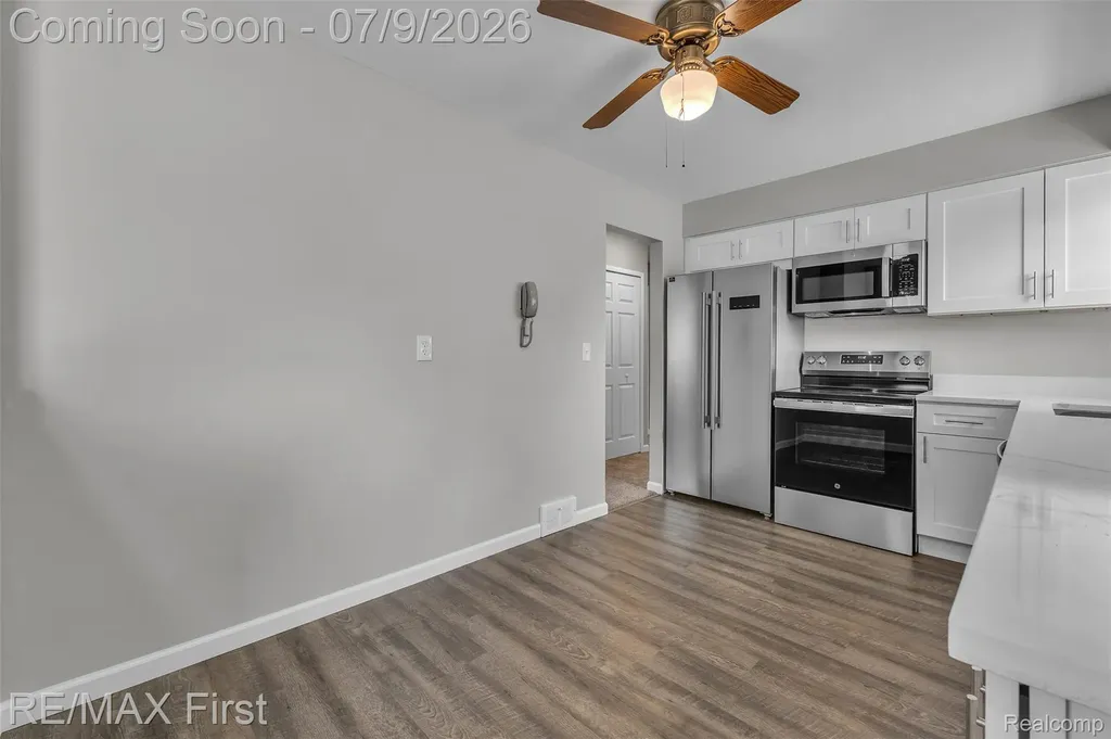 11363 Coolidge Avenue Warren City MI 48089