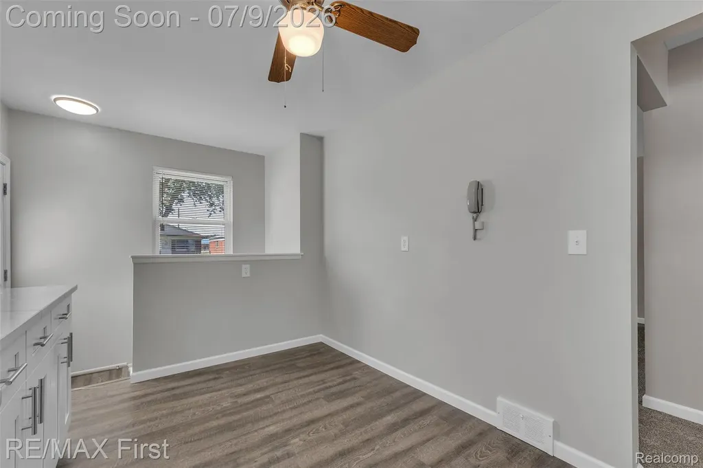 11363 Coolidge Avenue Warren City MI 48089