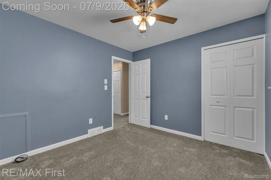11363 Coolidge Avenue Warren City MI 48089