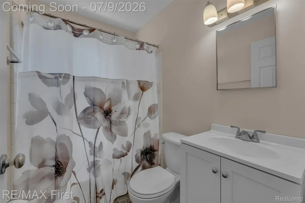 11363 Coolidge Avenue Warren City MI 48089