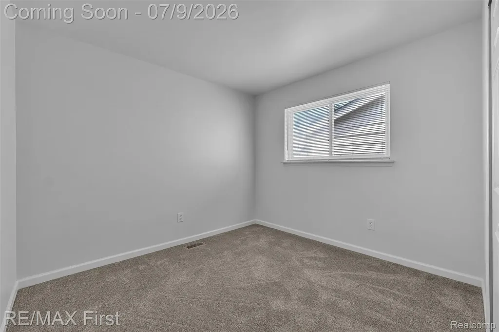 11363 Coolidge Avenue Warren City MI 48089