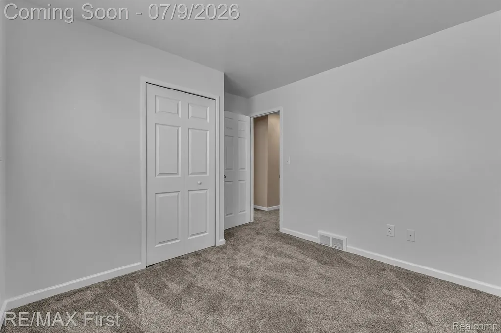 11363 Coolidge Avenue Warren City MI 48089