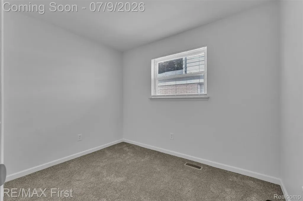 11363 Coolidge Avenue Warren City MI 48089
