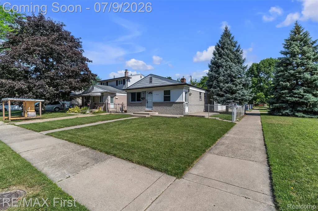 11363 Coolidge Avenue Warren City MI 48089
