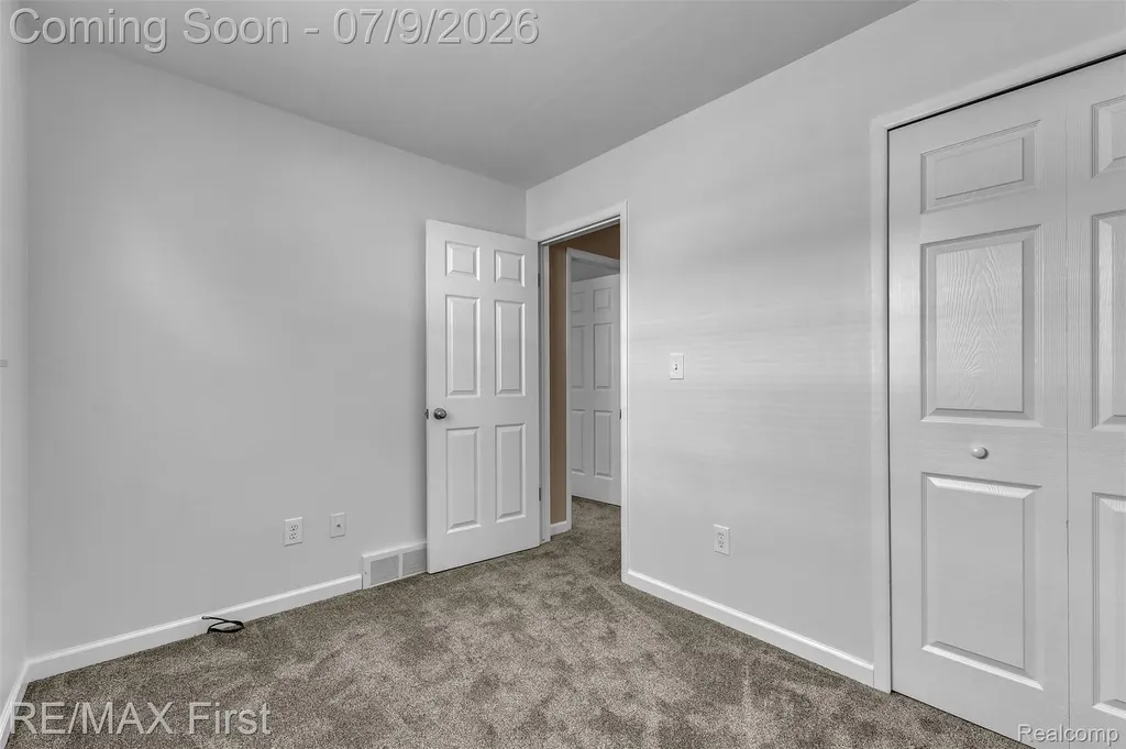 11363 Coolidge Avenue Warren City MI 48089