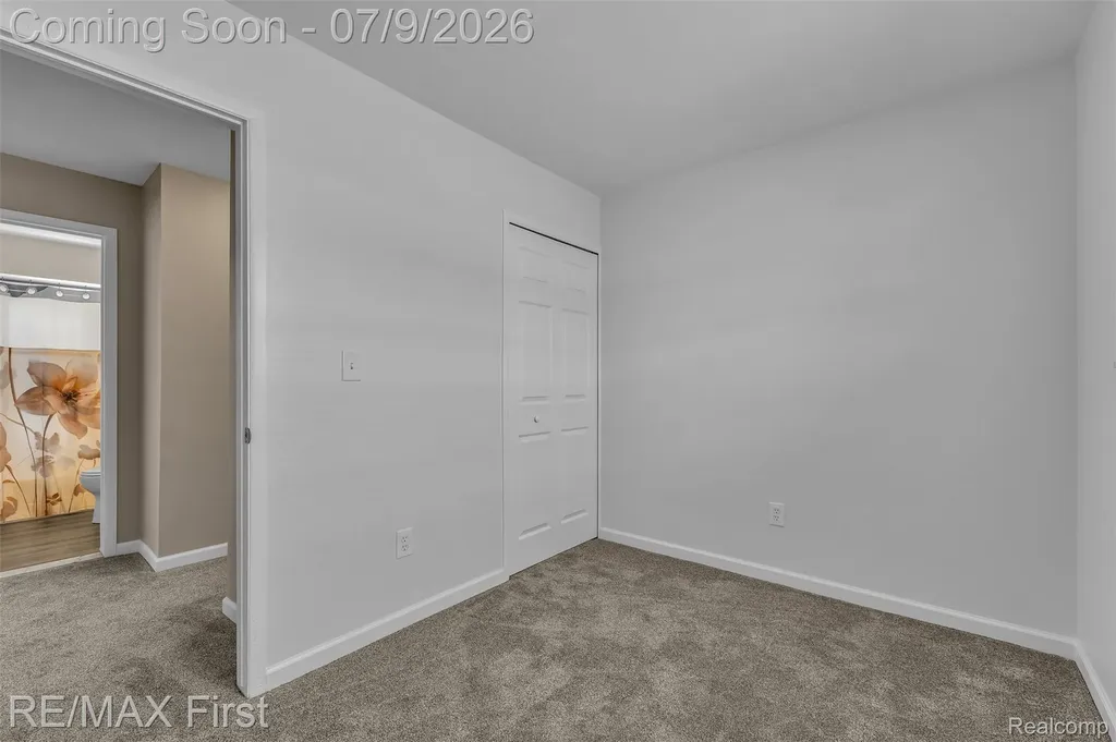 11363 Coolidge Avenue Warren City MI 48089