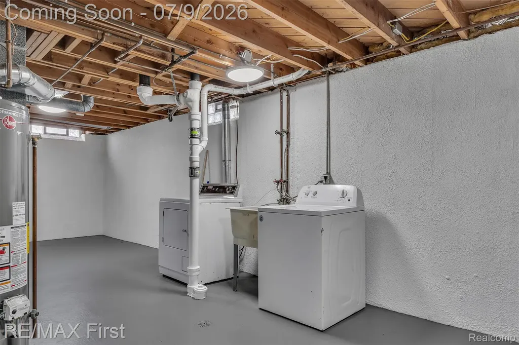 11363 Coolidge Avenue Warren City MI 48089