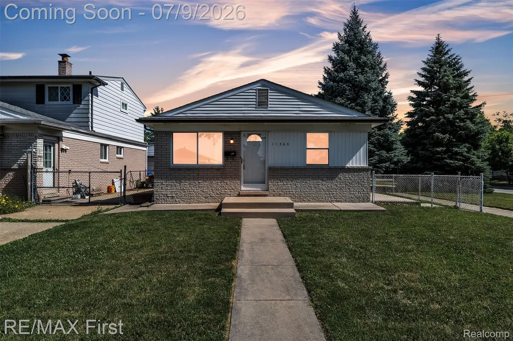 11363 Coolidge Avenue Warren City MI 48089