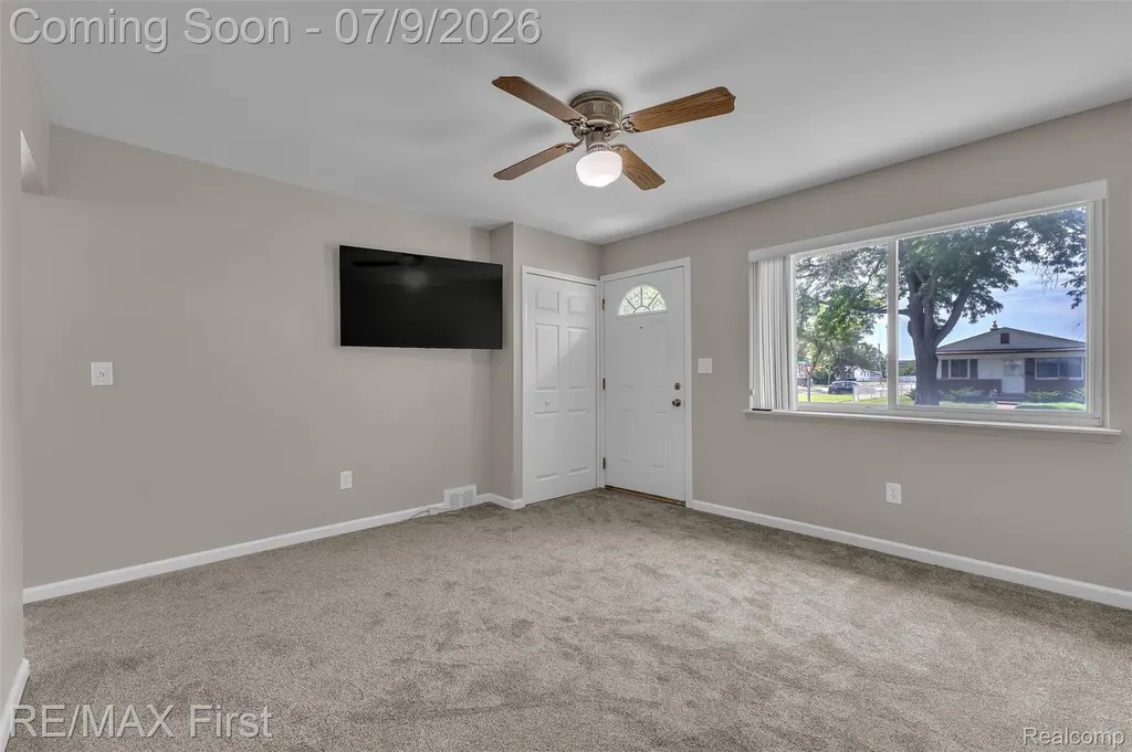 11363 Coolidge Avenue Warren City MI 48089