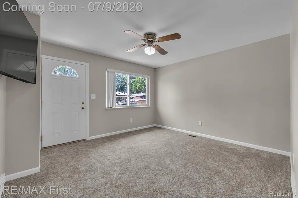 11363 Coolidge Avenue Warren City MI 48089