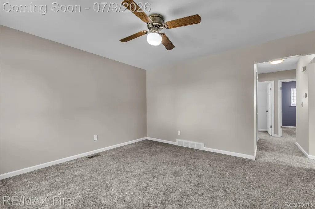 11363 Coolidge Avenue Warren City MI 48089