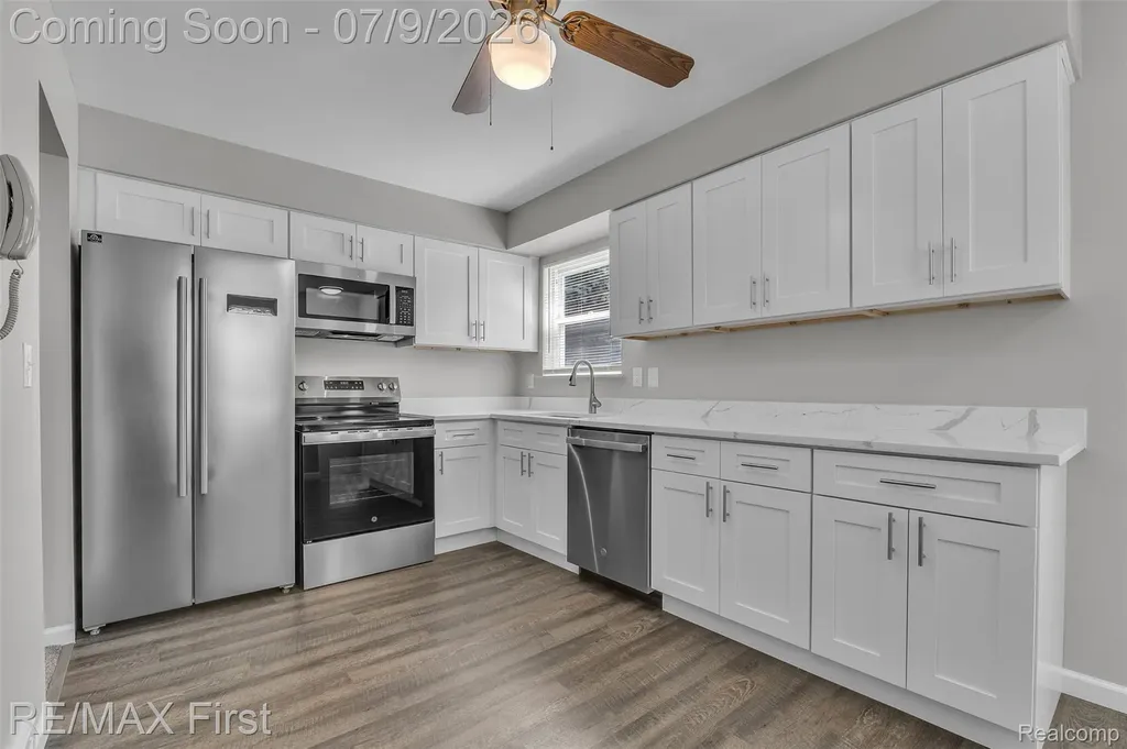 11363 Coolidge Avenue Warren City MI 48089