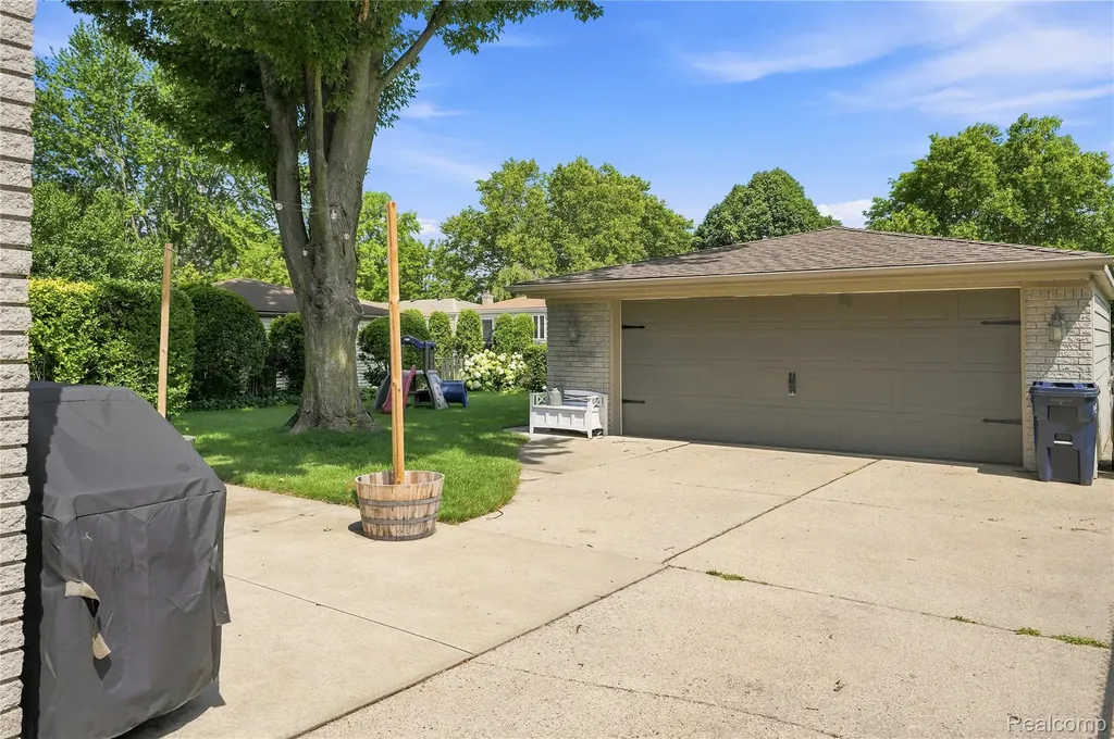 14215 Alpena Drive Sterling Heights City MI 48313