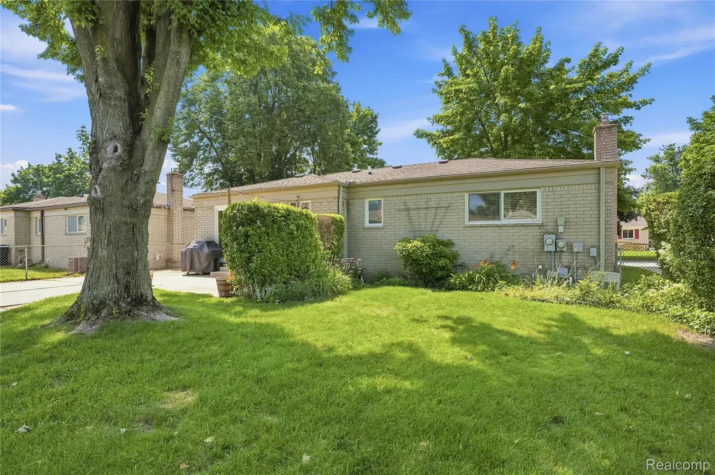 14215 Alpena Drive Sterling Heights City MI 48313