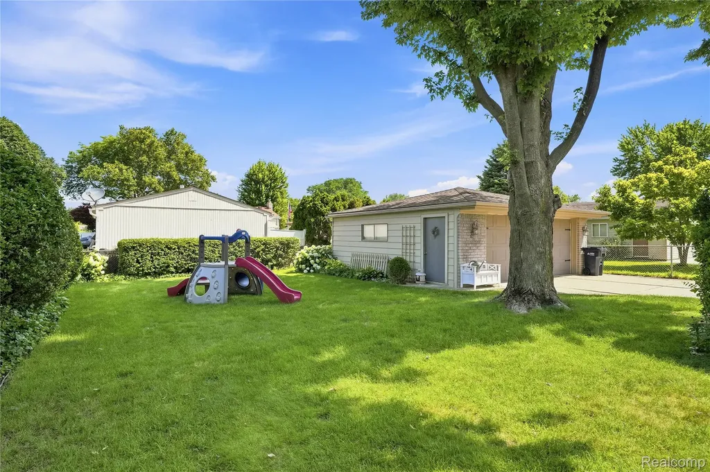14215 Alpena Drive Sterling Heights City MI 48313