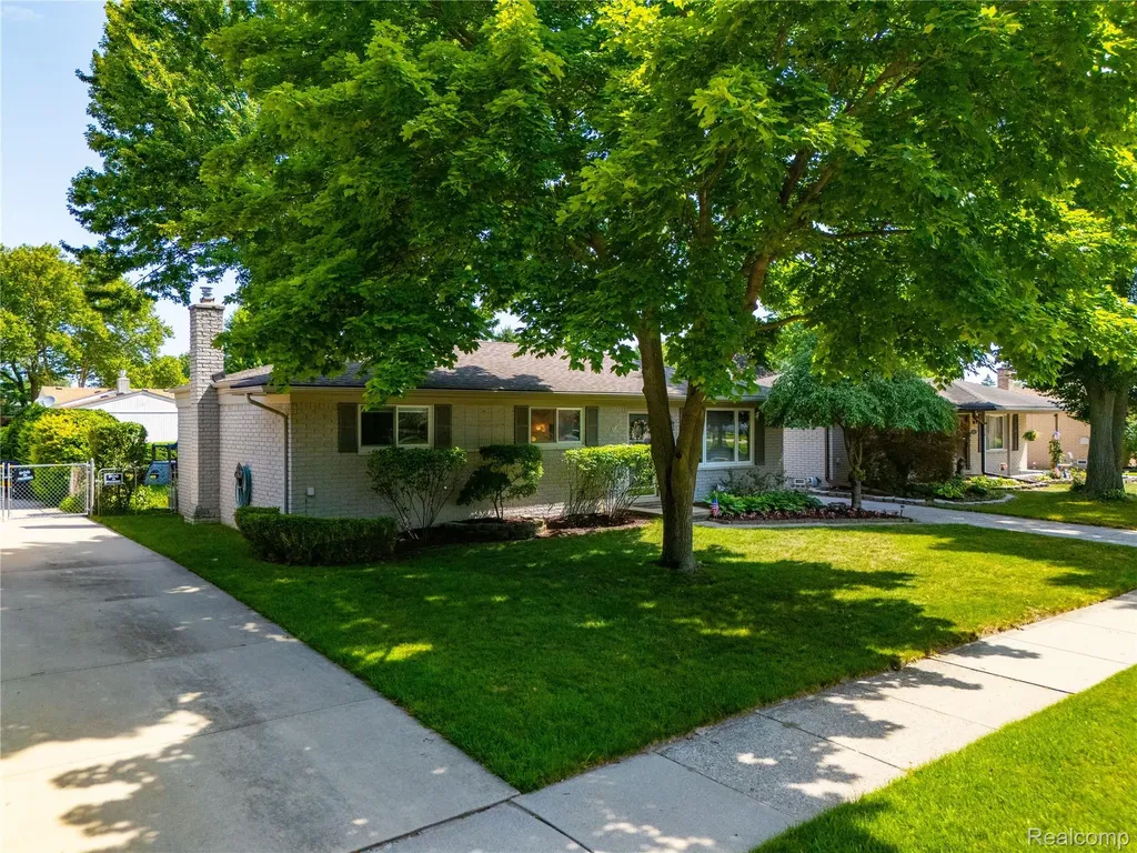 14215 Alpena Drive Sterling Heights City MI 48313