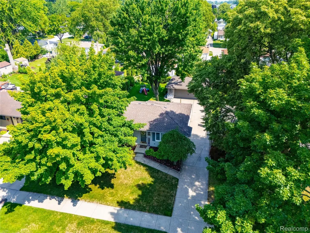 14215 Alpena Drive Sterling Heights City MI 48313