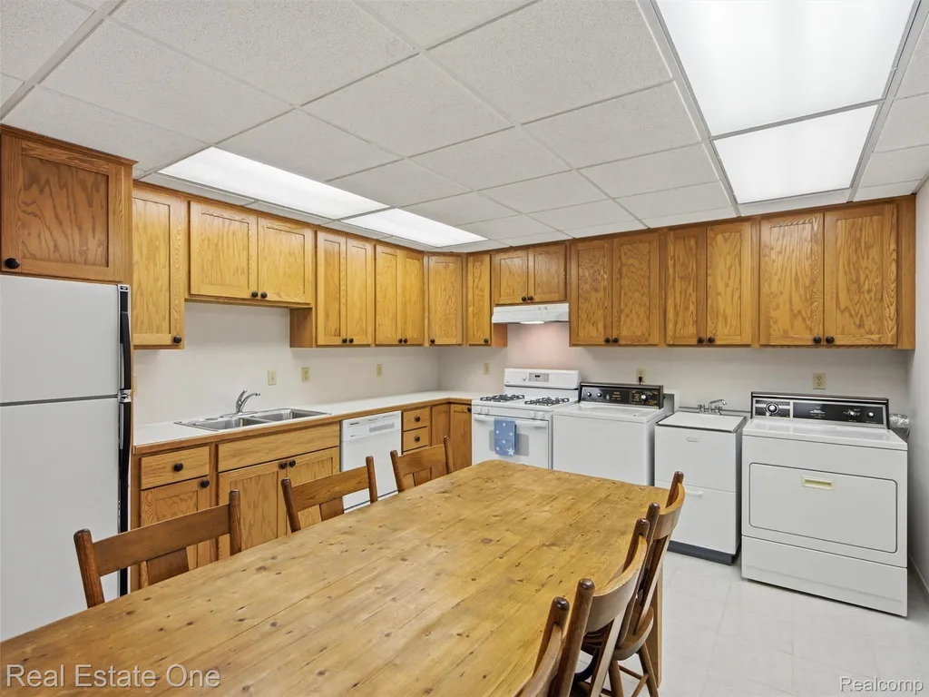 9400 Sashabaw Road Independence Charter Township MI 48348