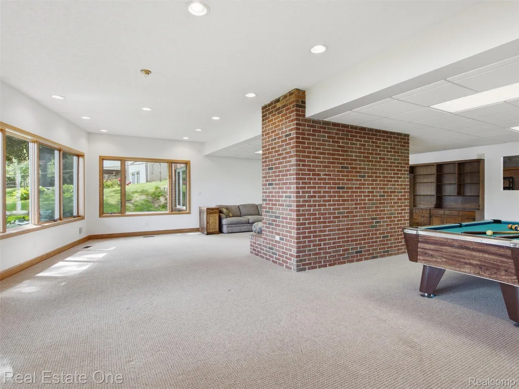 9400 Sashabaw Road Independence Charter Township MI 48348