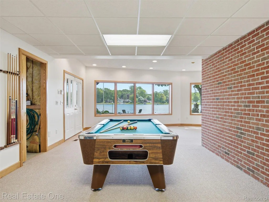 9400 Sashabaw Road Independence Charter Township MI 48348