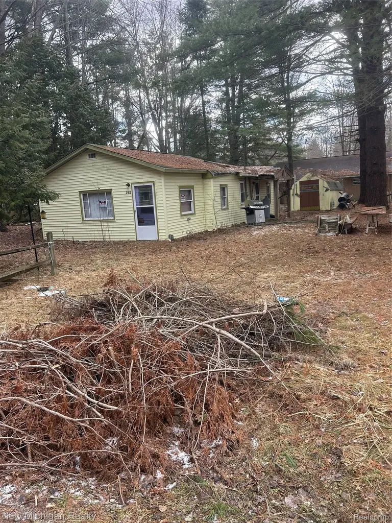 282 Hickory Street Hay Township MI 48624