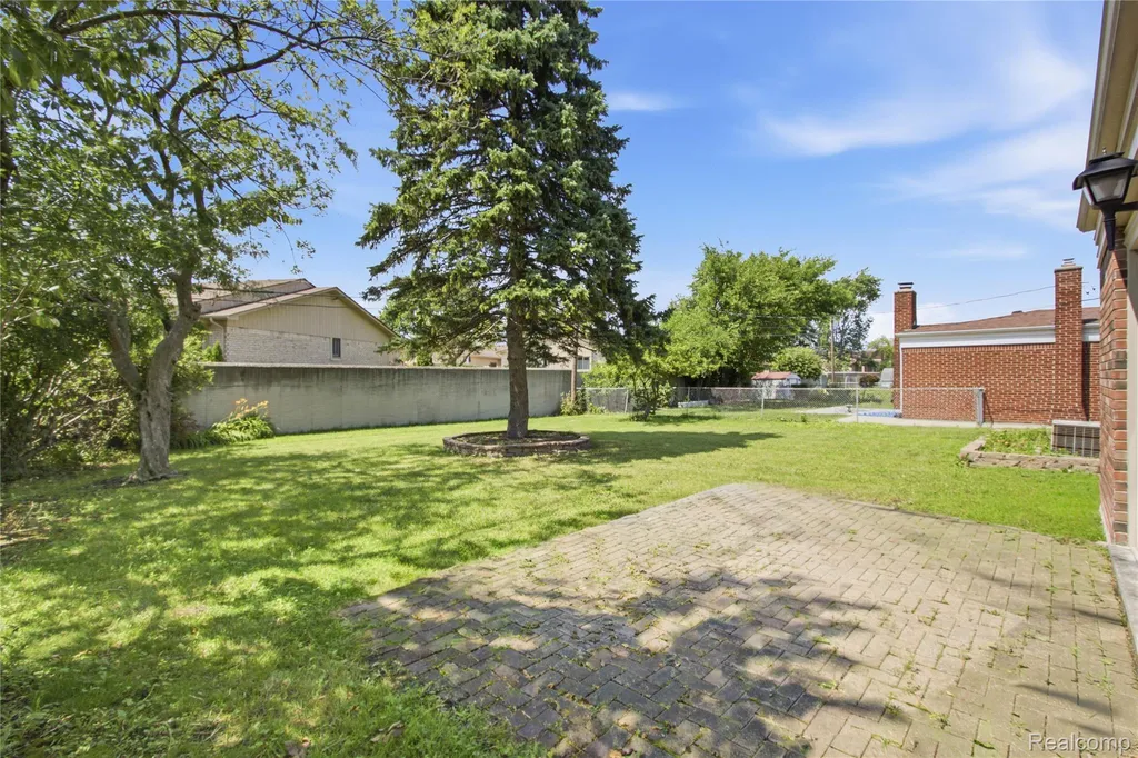 29305 Bon Mar Drive Warren City MI 48088