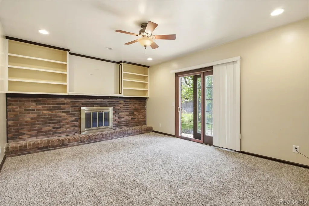 29305 Bon Mar Drive Warren City MI 48088