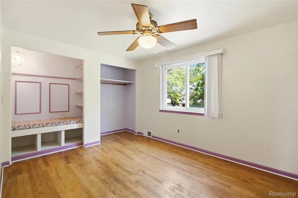 29305 Bon Mar Drive Warren City MI 48088