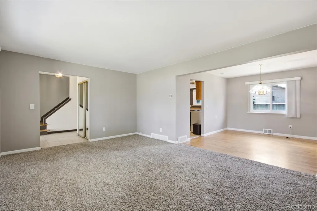29305 Bon Mar Drive Warren City MI 48088