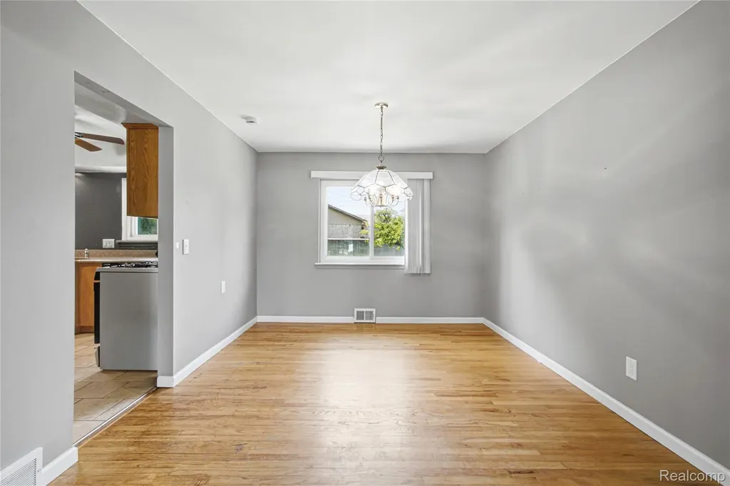 29305 Bon Mar Drive Warren City MI 48088