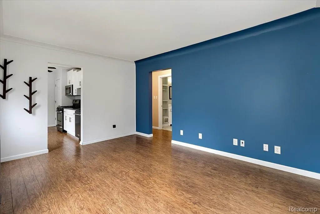 1657 W Troy Street Ferndale City MI 48220