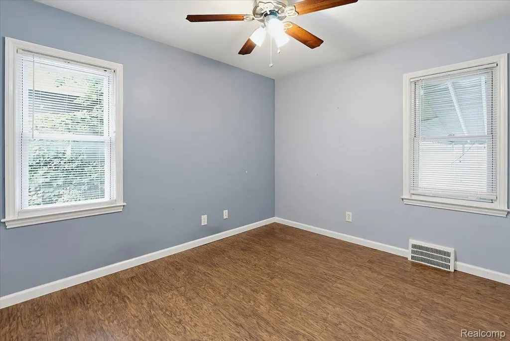 1657 W Troy Street Ferndale City MI 48220