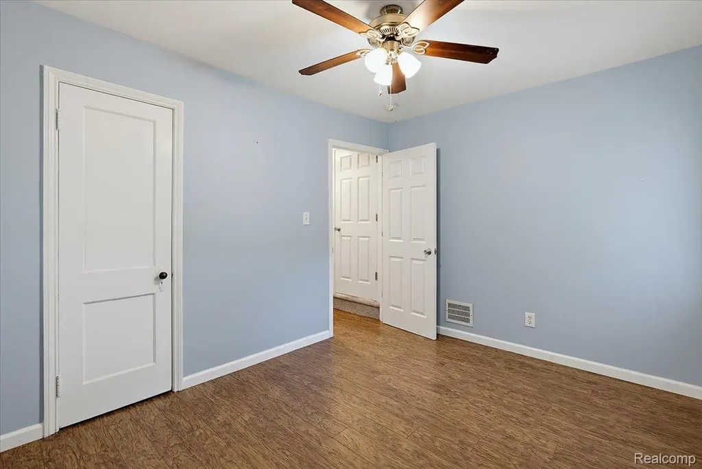 1657 W Troy Street Ferndale City MI 48220