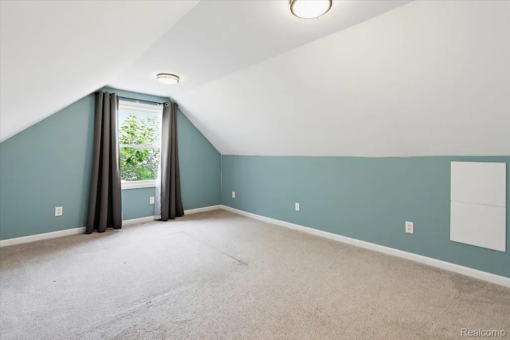 1657 W Troy Street Ferndale City MI 48220