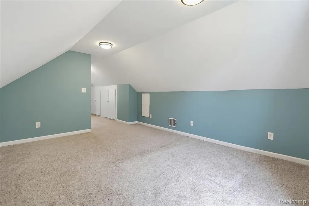 1657 W Troy Street Ferndale City MI 48220