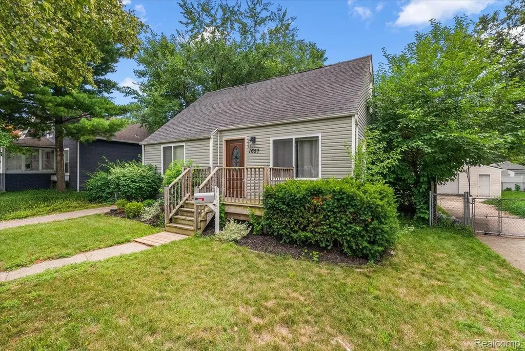 1657 W Troy Street Ferndale City MI 48220