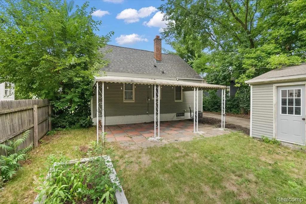 1657 W Troy Street Ferndale City MI 48220