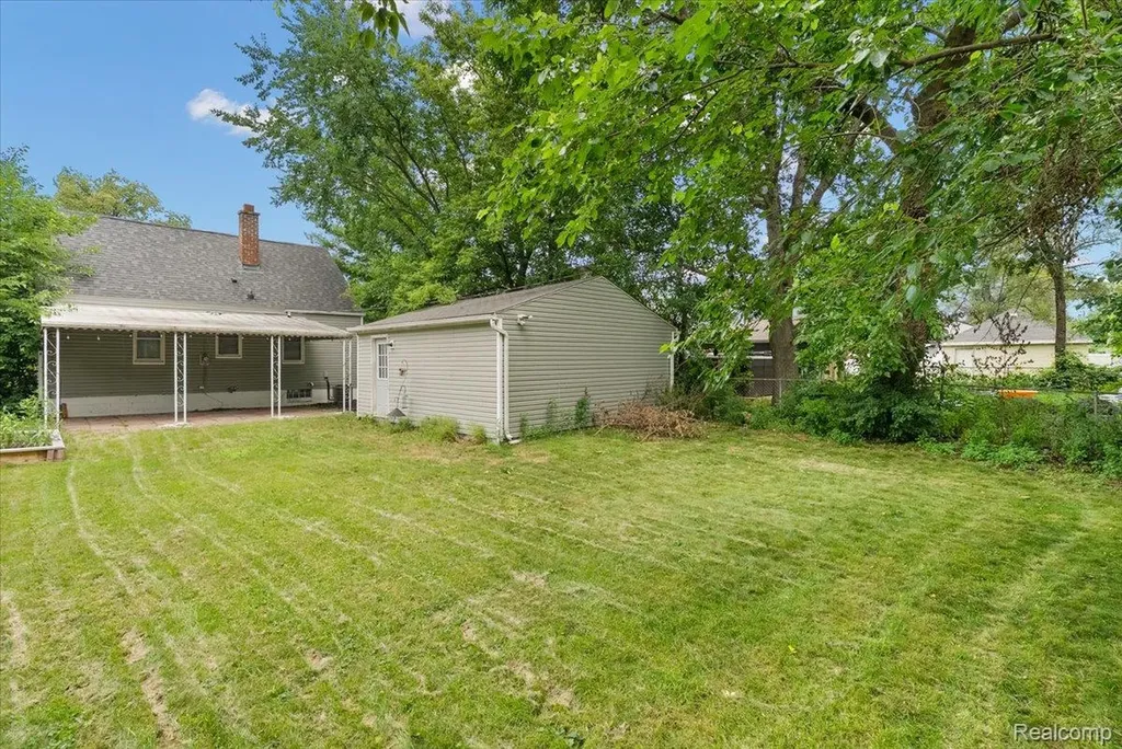 1657 W Troy Street Ferndale City MI 48220